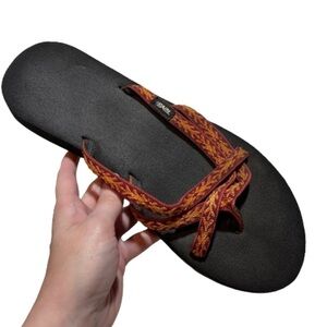 Teva Sandals Women's Olowahu Flip-Flop Orange Red Strappy Size 11 FLAWED.